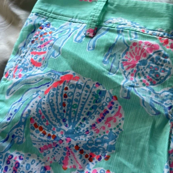 EUC Lilly Pulitzer, Callahan shorts - Picture 2 of 5